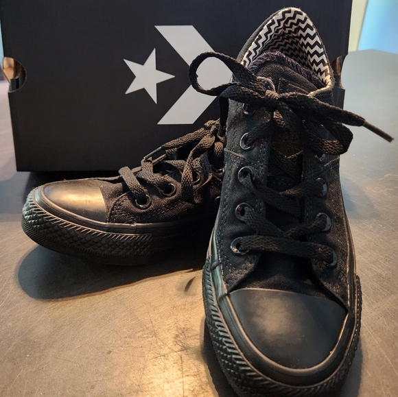 Converse Chuck Taylor Madison Ox, 5, Blk w/White - Picture 2 of 8